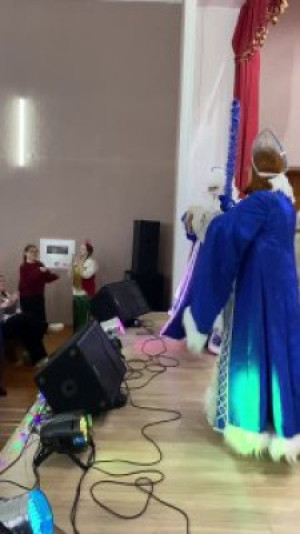 Председатель Центризбиркома Игорь Карпенко традиционно в преддверии Нового года привез в Кривичи праздник. По стране идет благотворительная акция «Наши дети».