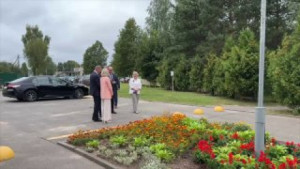 Игорь Карпенко прибыл в Ёдковскую среднюю школу Лидского района, где примет участие в торжественной линейке, посвященной началу 2025/2026 учебного года.